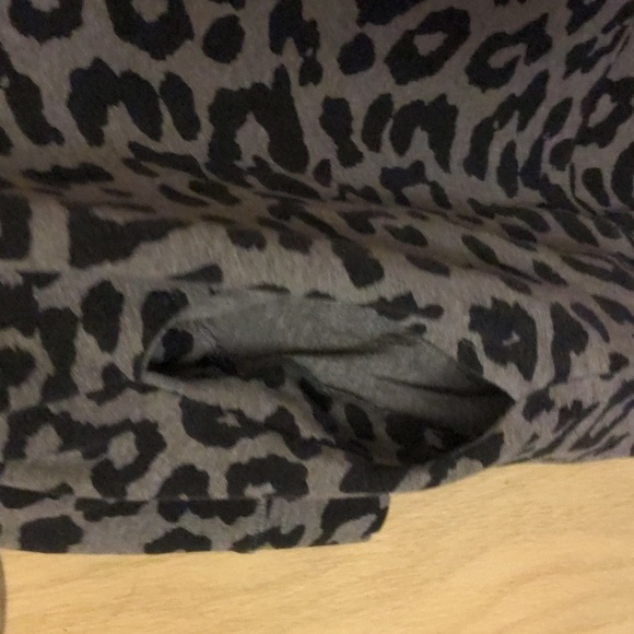 Love & Legend Plus Size 3X Animal Print Sweater W/ Pockets - Picture 4 of 15